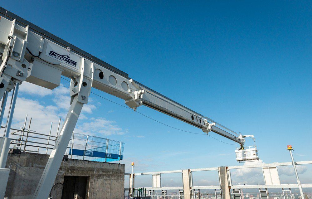 Telescopic BMU with cradle