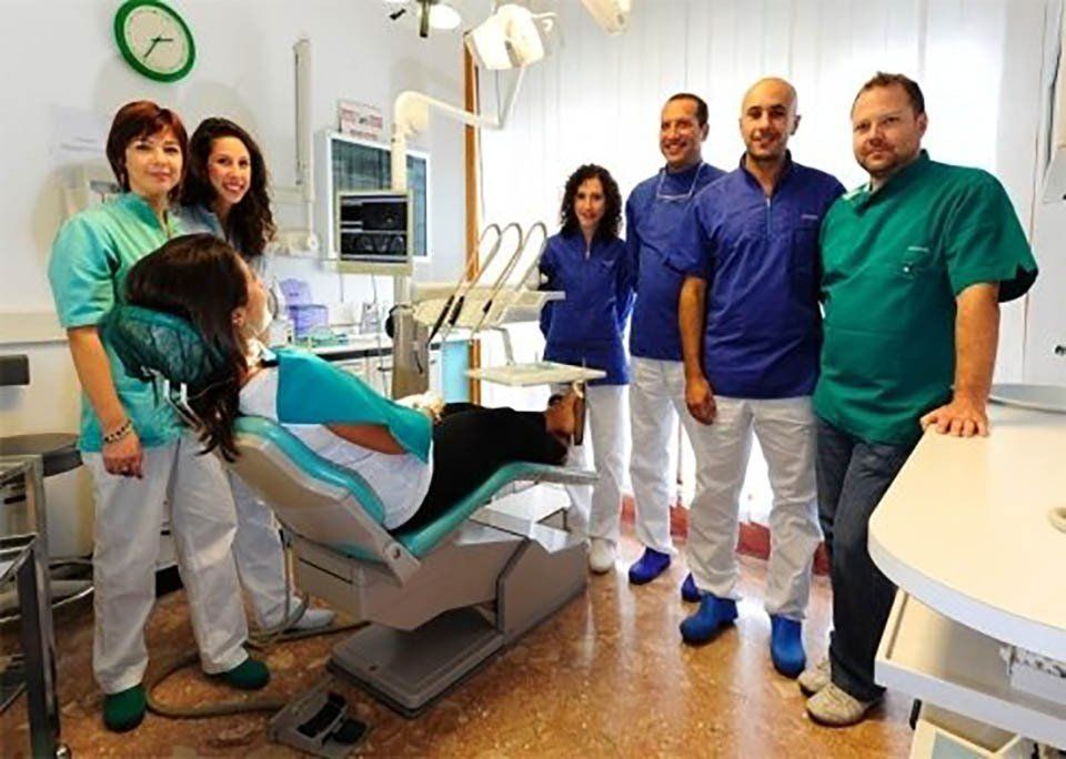 Gli infermieri dello studio Odontomil