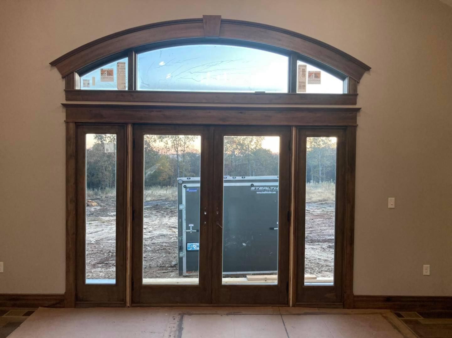 An empty room with a lot of windows and doors