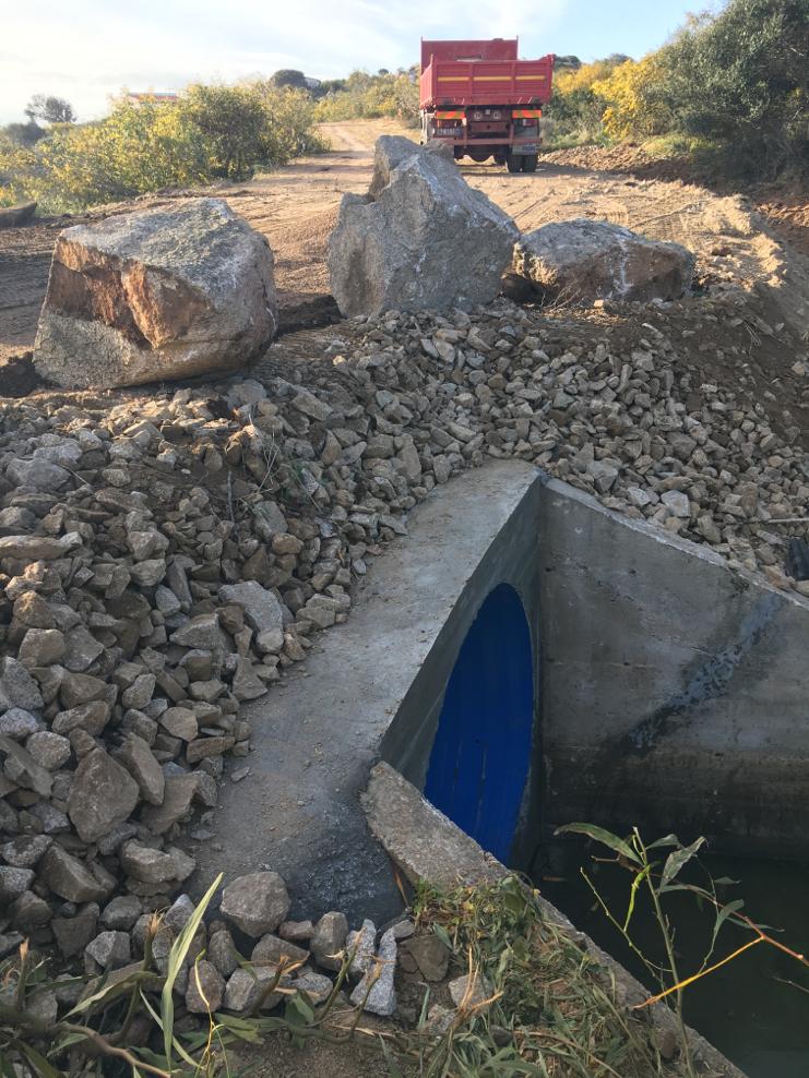 posa tubo per scolo acque piovane