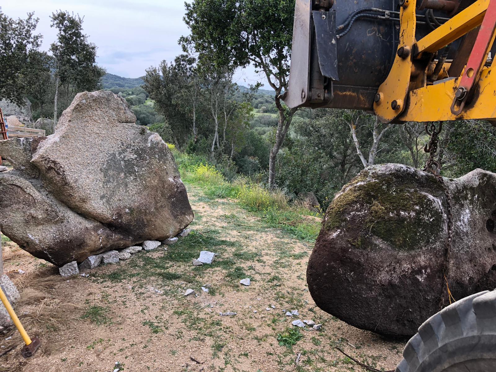 Posa monoliti ornamentali