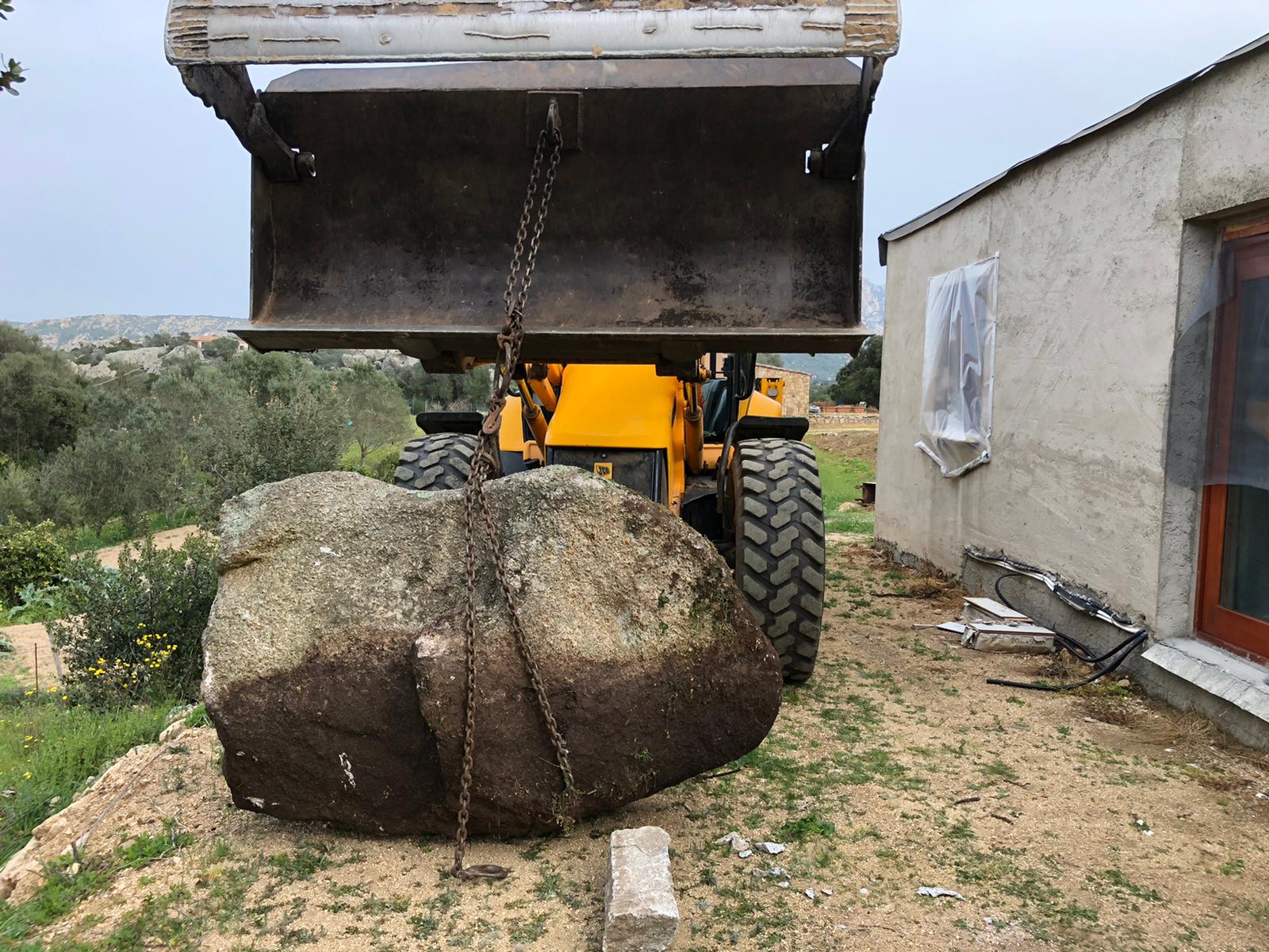 Posa monoliti ornamentali