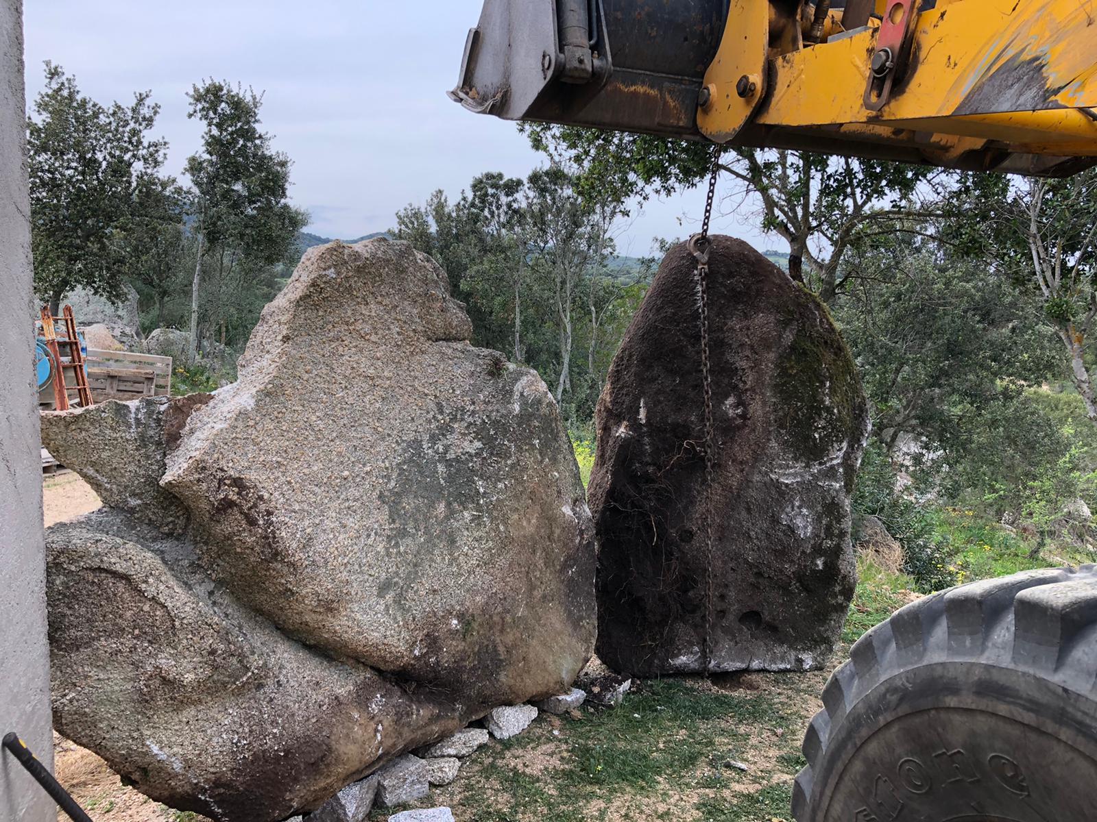 Posa monoliti ornamentali