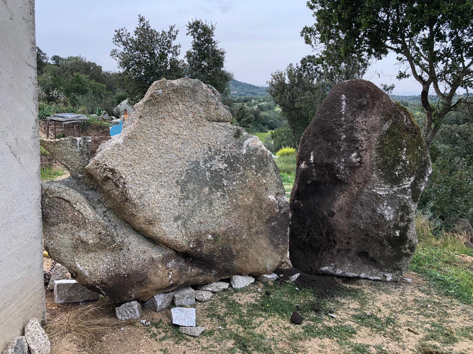 Posa monoliti ornamentali