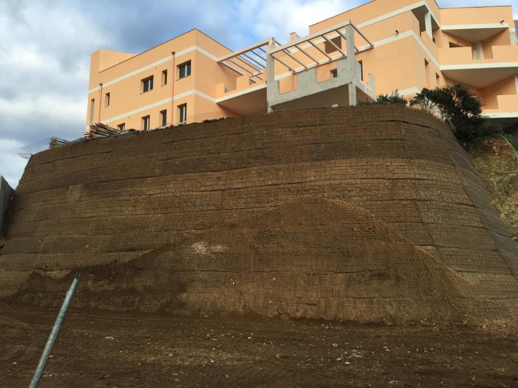 Preparazione muro in terra armata