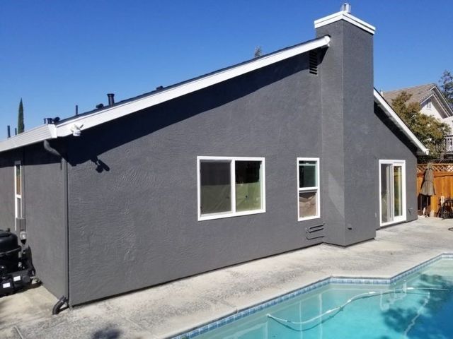 A house with a swimming pool in front of it