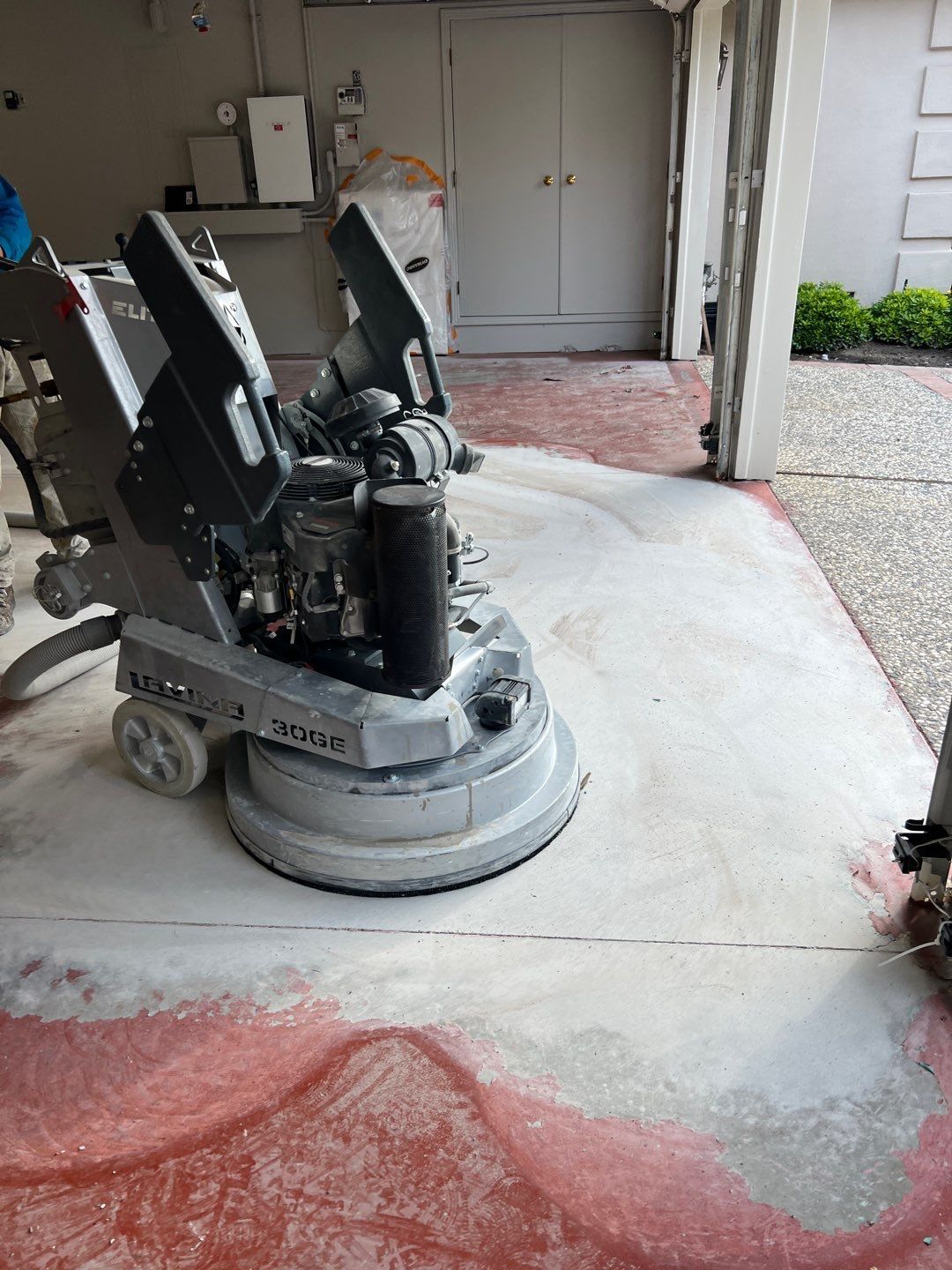 Top 7 Reasons to Choose Professional Concrete Coatings Over DIY 