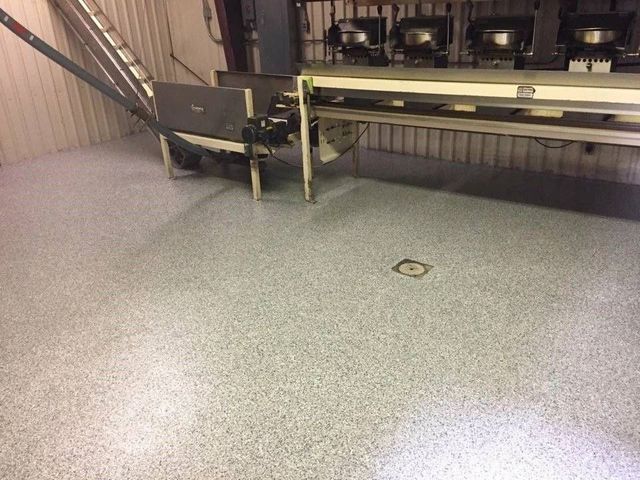 A room with a conveyor belt and a table in it.