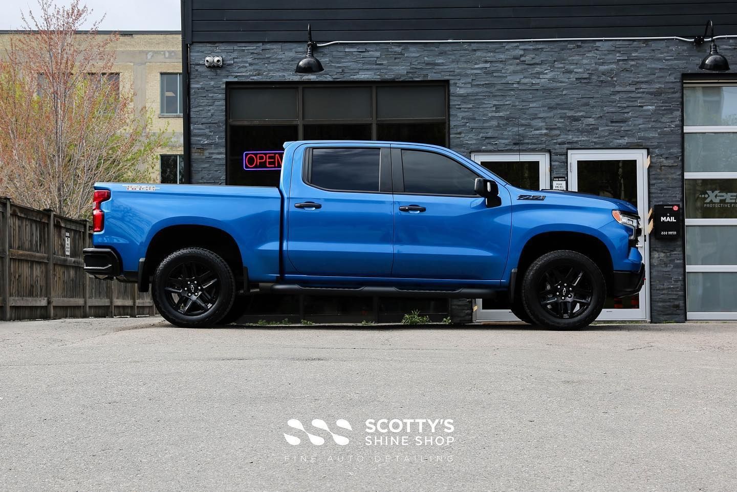 2022 Chevrolet 2022 Chevrolet Silverado Z71 Light Paint Correction, Modesta BC-X Ceramic Paint Coating, Xpel Prime XR Ceramic Window Tint and Gloss Black Badges Replacement side view London, Ont
