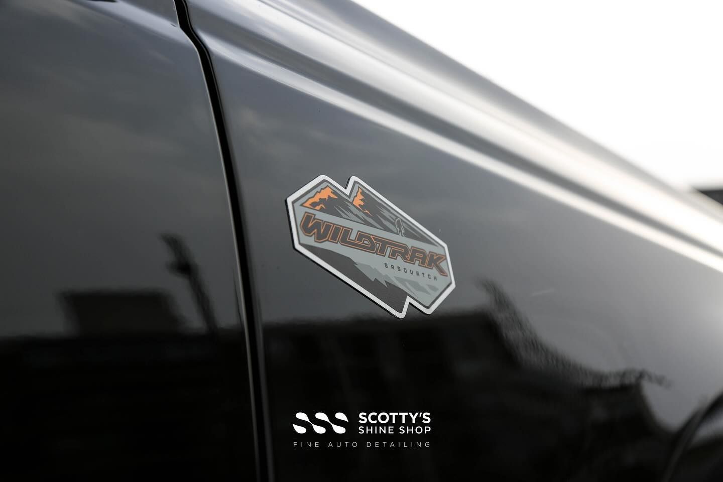 2024 Ford Bronco Wildtrak Polishing, Xpel Fusion Premium Ceramic Coating emblem close up London, Ontario