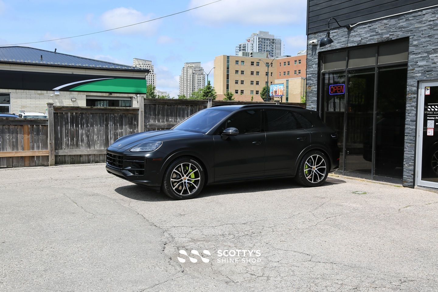 2024 Porsche Cayenne E-Hybrid Premium Suntek Ultra Matte Paint Protection Film and Llumar Formula 1 Stratos Ceramic Window Tint side view London, Ont Canada
