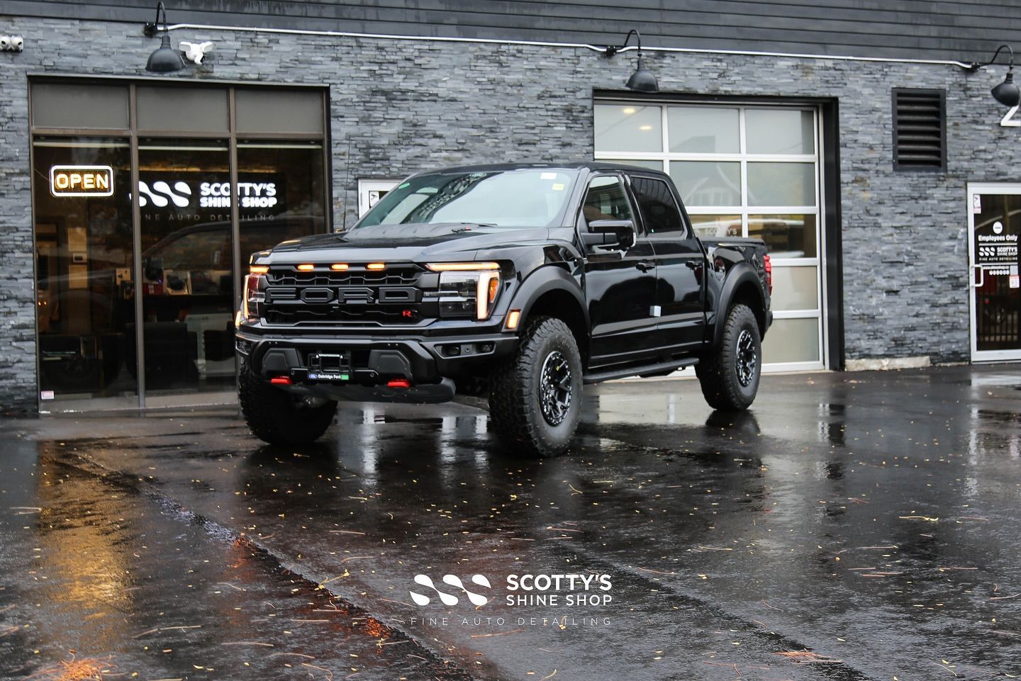Subtle Style Transformation for a Beast of a Truck ?
We recently had the pleasure of working on a b
