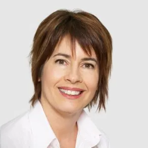 Lesley Oakes, Naturopath