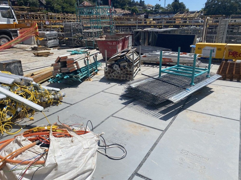 Honcho Chief Board HD protecting concrete - Cranbrook College - Richard Crookes