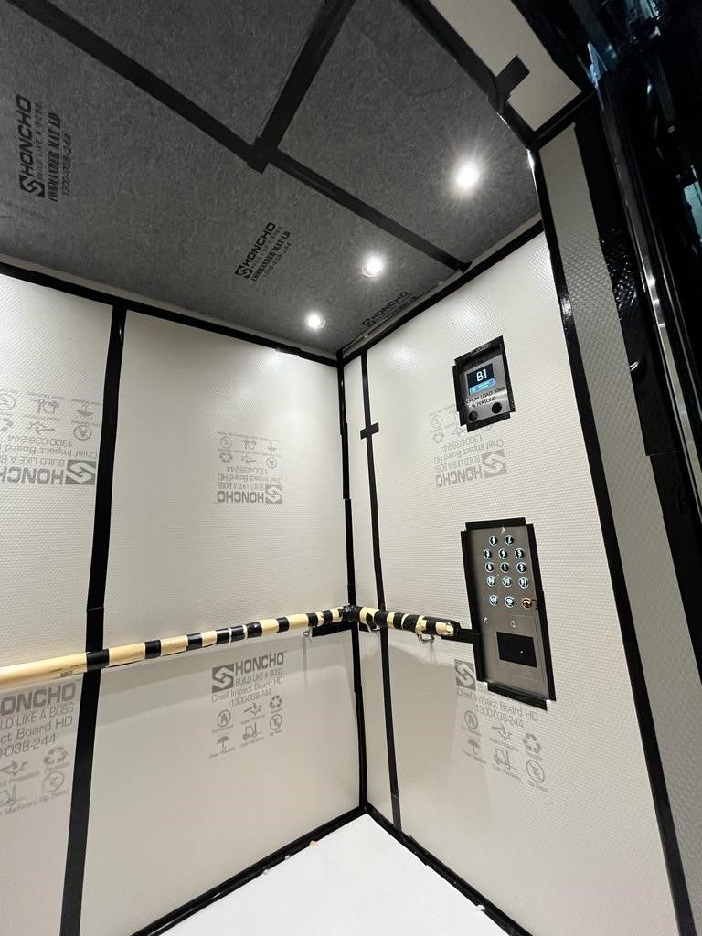 Honcho Commander Mat protecting a lift ceiling