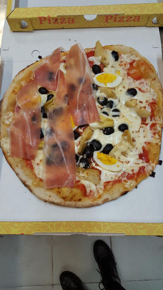 Pizza Capricciosa con prosciutto