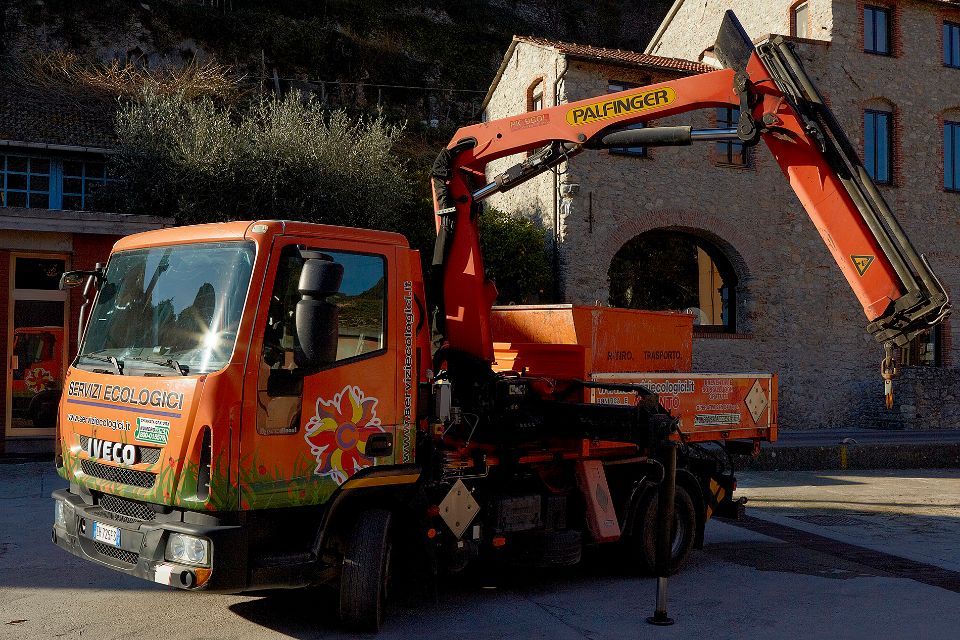 Automezzo per smaltimento rifiuti