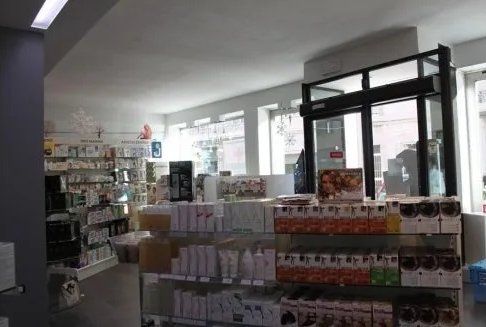 Scaffali farmacia