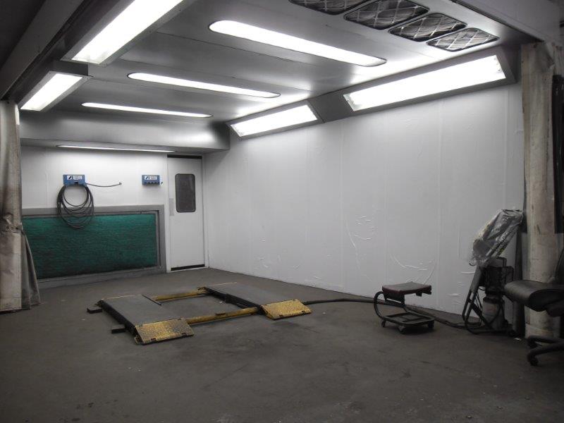 Car mechanics in Greenwich C & E Motors