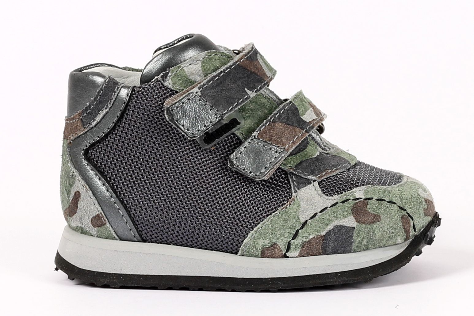 נעלי פעוטות בצבע הסוואה עם גימורים אפורים ורצועות ולקרו.