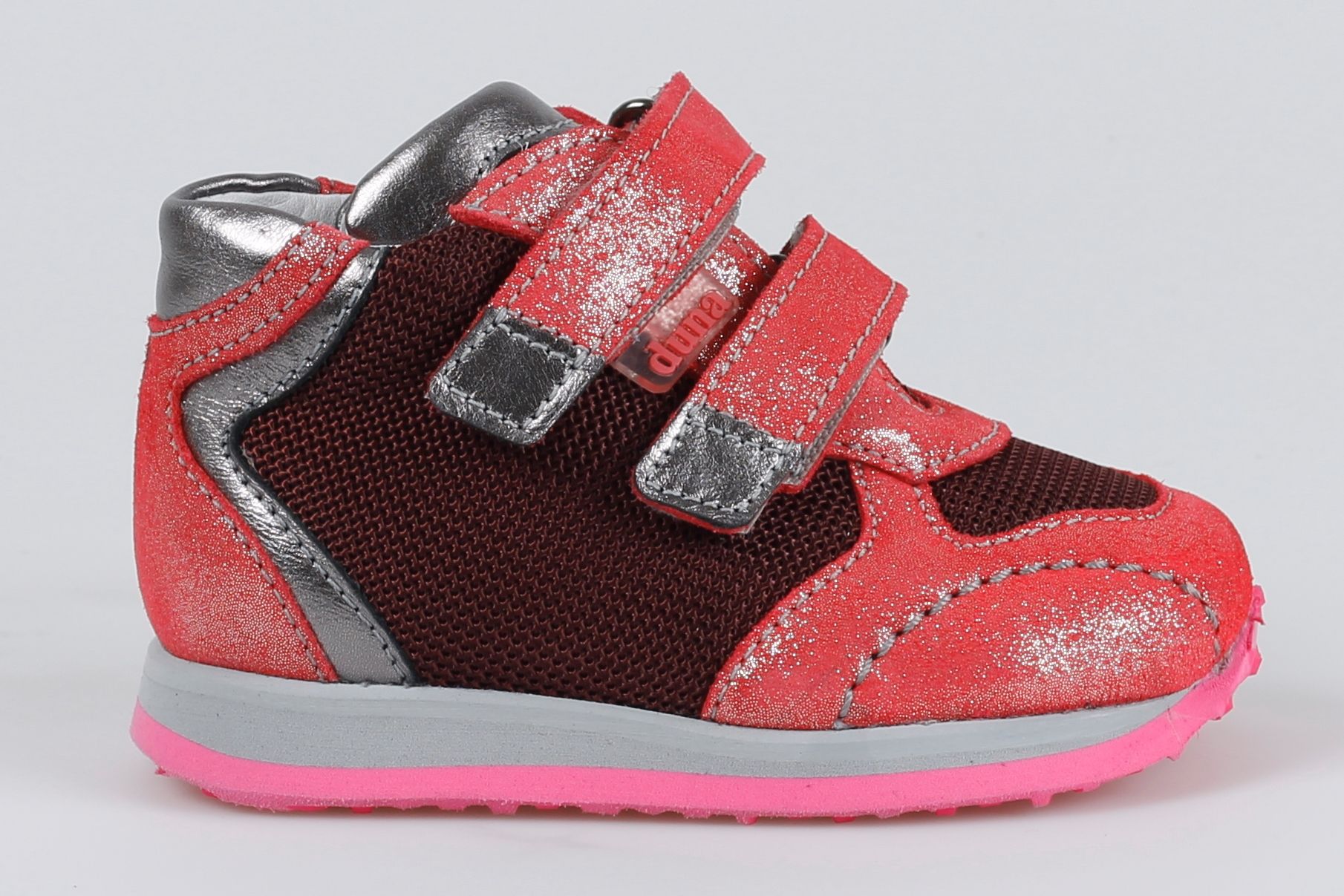 נעלי פעוטות מנצנצות בצבעי אדום וחום עם שתי רצועות וסוליה אפורה.