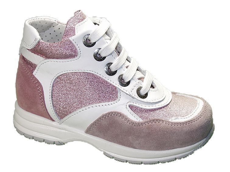 נעלי ספורט גבוהות בצבע ורוד נצנצים ולבן עם שרוכים לבנים, מעוצבות לילד.