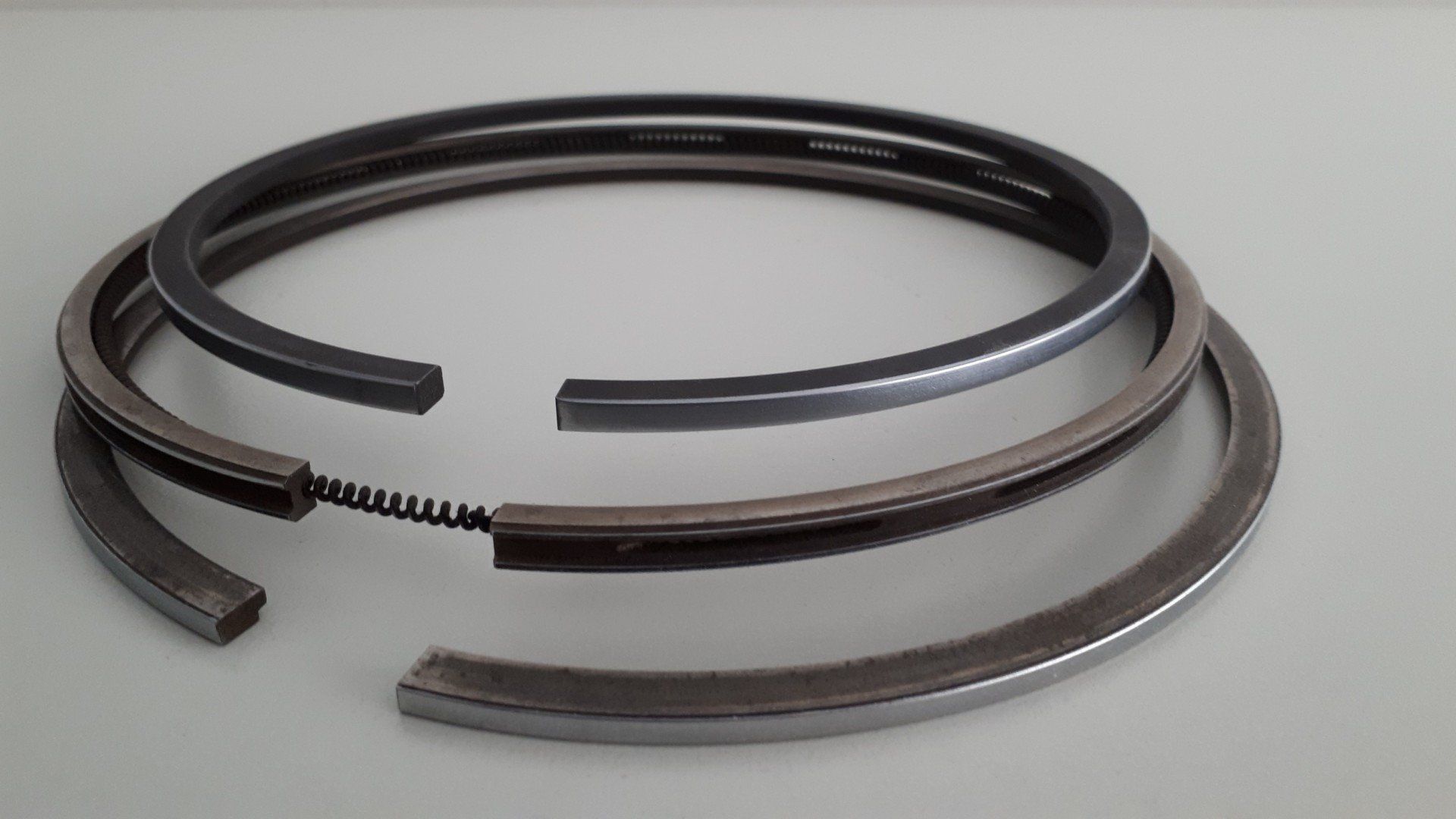 tre segmenti elastici