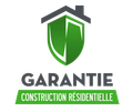 Logo pour Garantie Construction Résidentielle : un toit de maison gris au-dessus d'un écusson vert, avec du texte en dessous sur deux lignes.