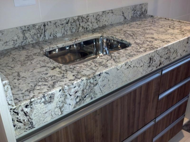 Pia de Cozinha em Granito no Site da Marmoraria Dom Pedro