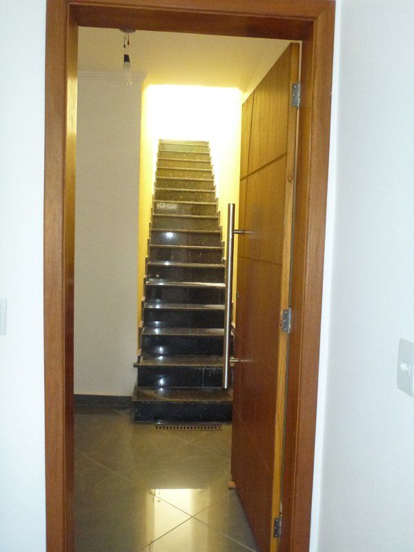 Escada em Mármore Black no Site da Marmoraria Dom Pedro