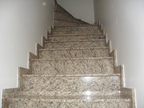 Escada em Mármore no Site da Marmoraria Dom Pedro