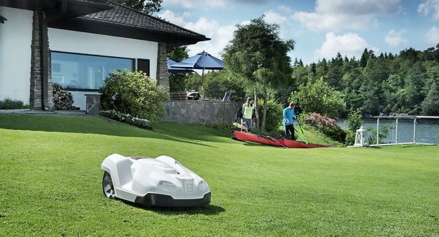 This robotic mower mows your lawn for you