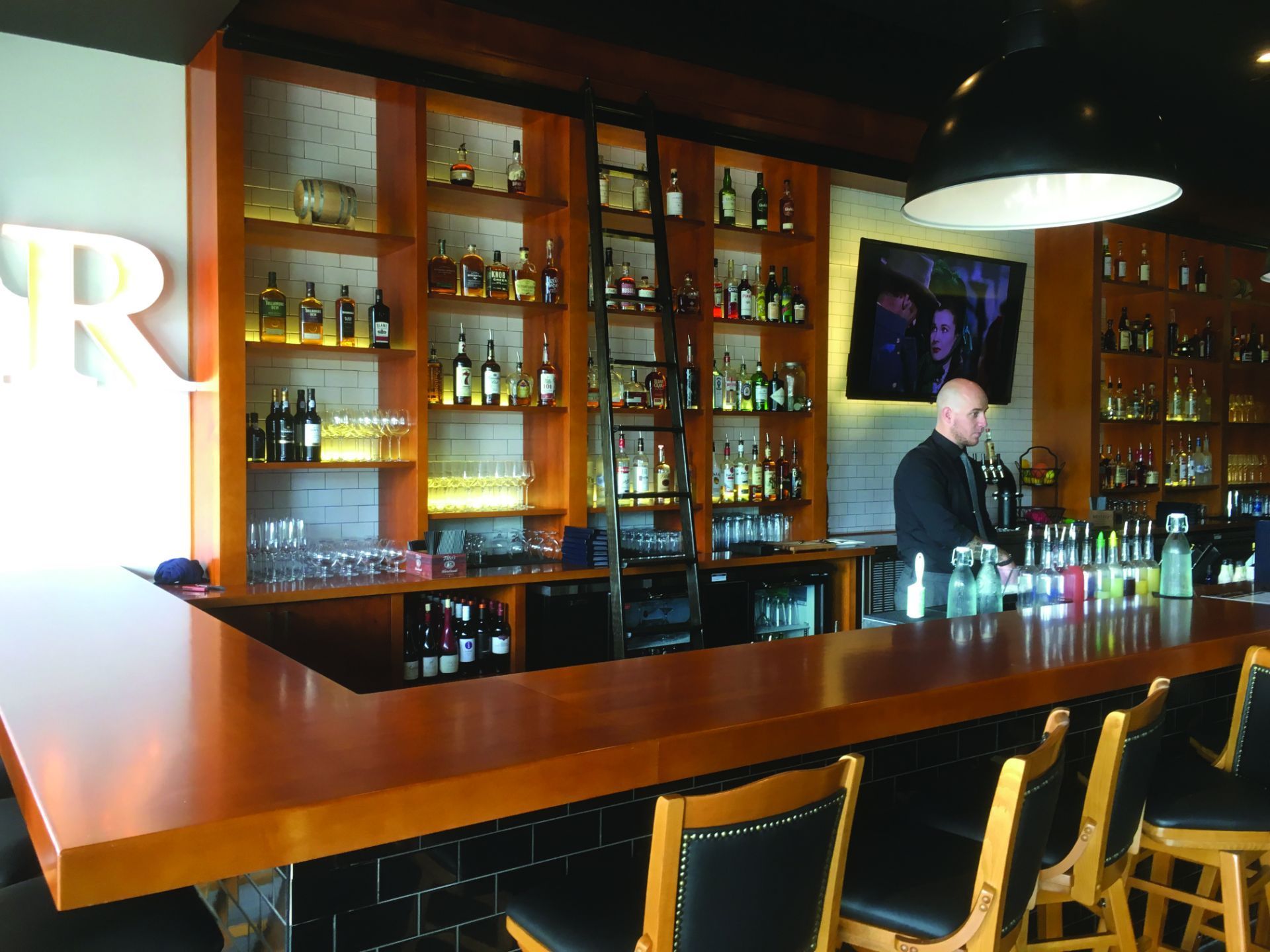 A bar with a large r on the wall