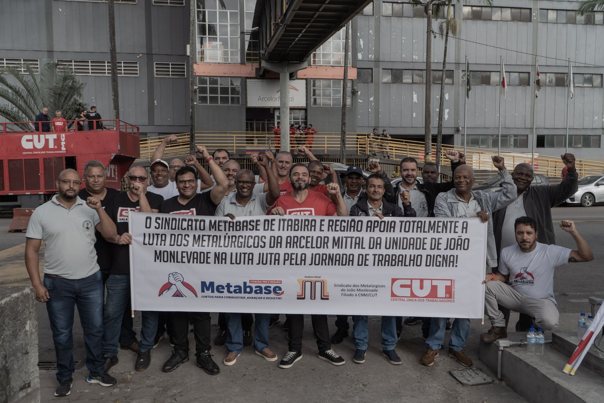 METABASE ITABIRA PRESENTE APOIANDO A PARALIZAÇÃO EM PROL DOS METALÚRGICOS DA ARCELORMITTAL