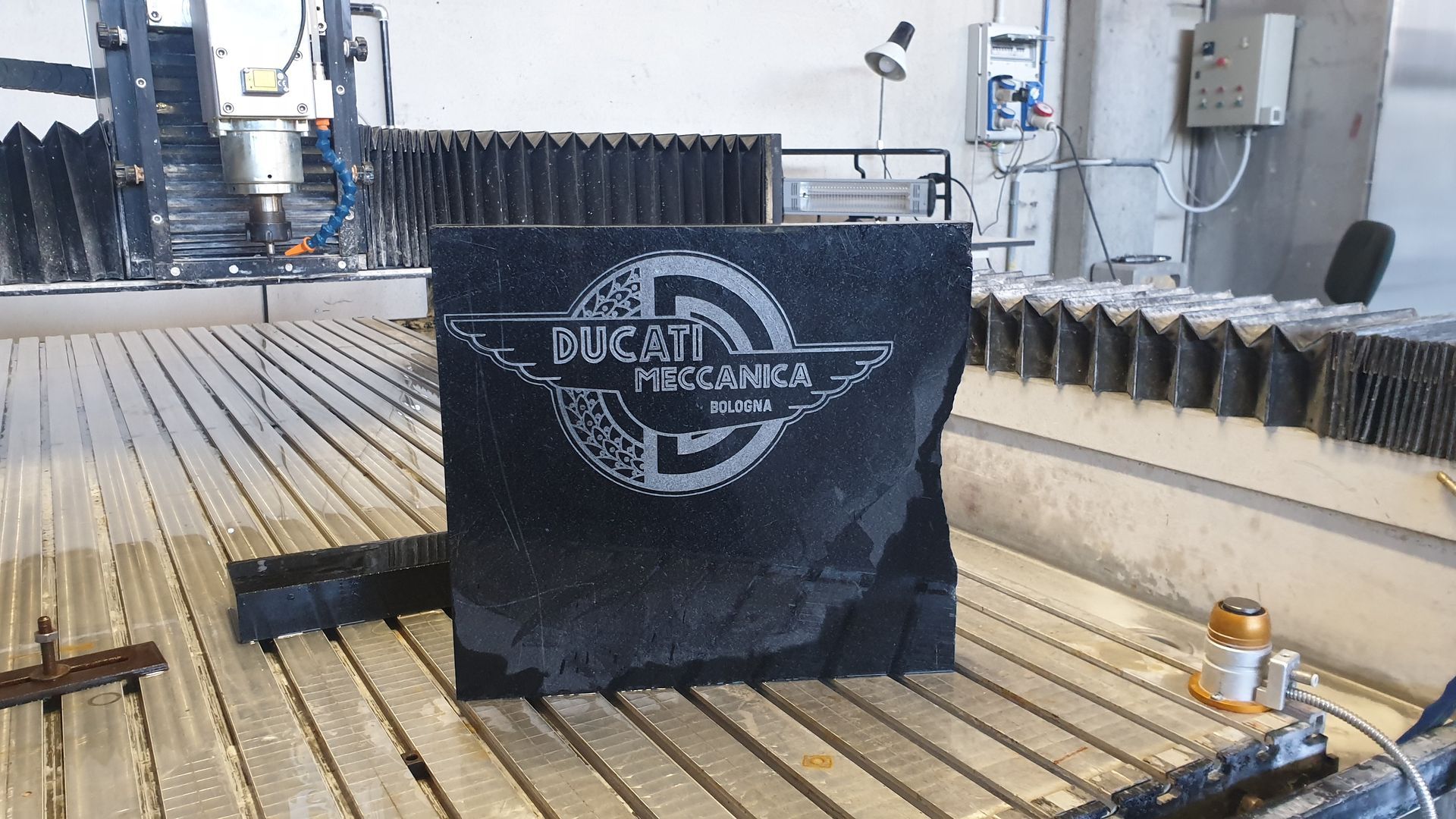 incisioni su marmo e granito