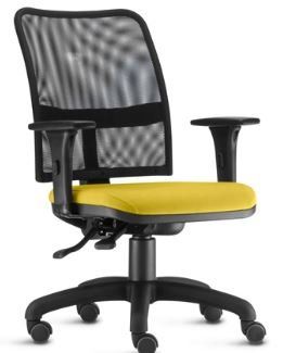 cadeira com encosto em tela e assento estofado amarelo