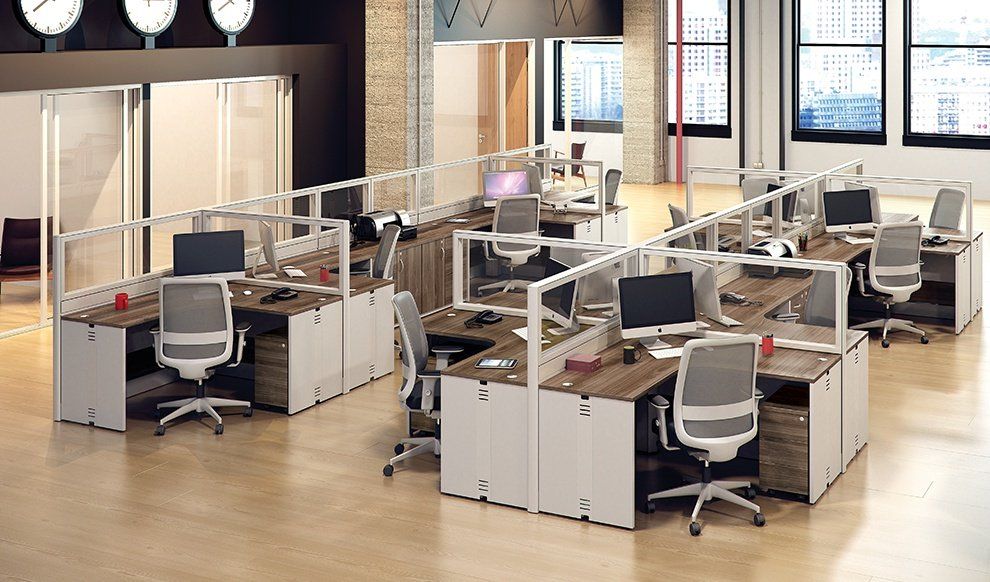 plataformas de trabalho com biombos em vidro