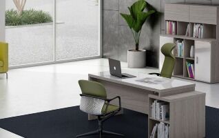 mesa diretiva com armário