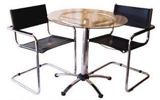 mesa redonda de vidro e cadeiras