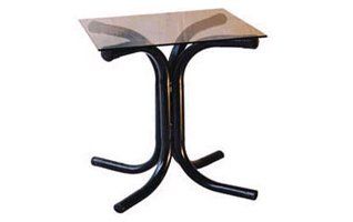 mesa de centro de vidro com pés pretos