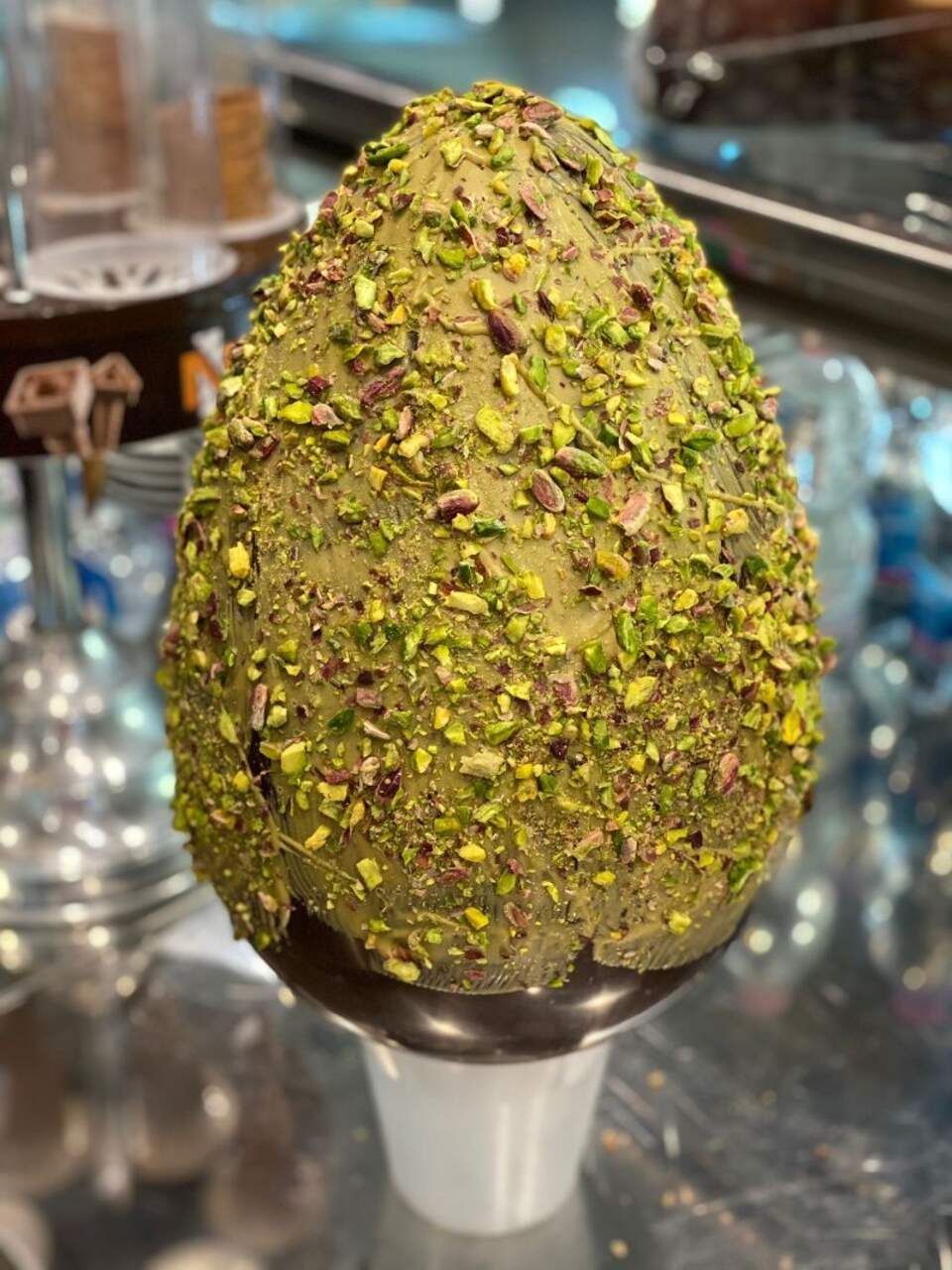 uova di Pasqua della pasticceria a Roma Ostiense