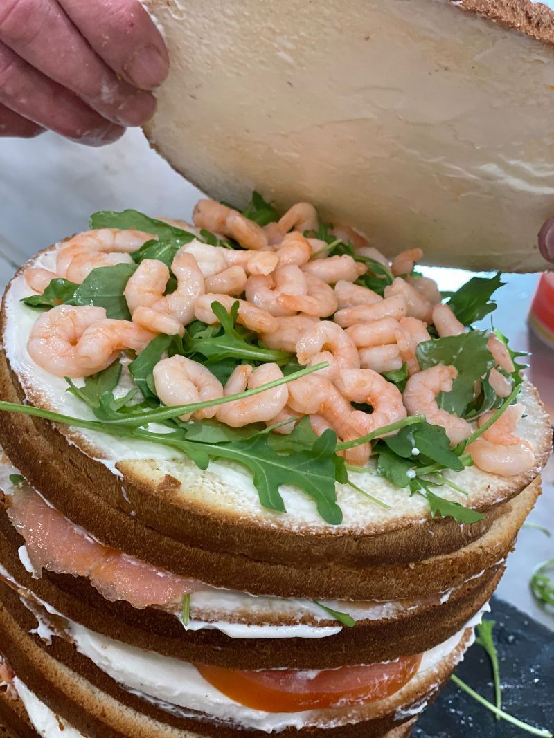 pan canasta con pesce fresco