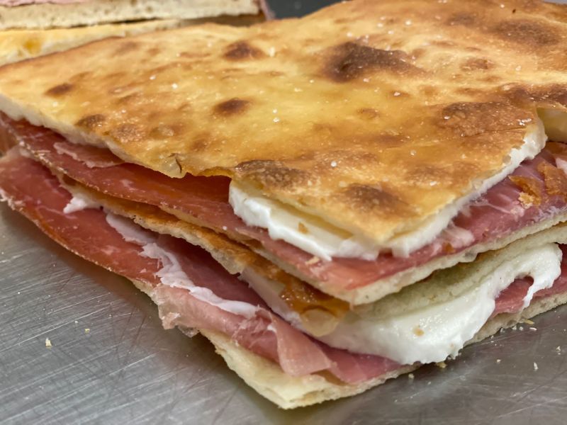 focacce mozzarella e prosciutto