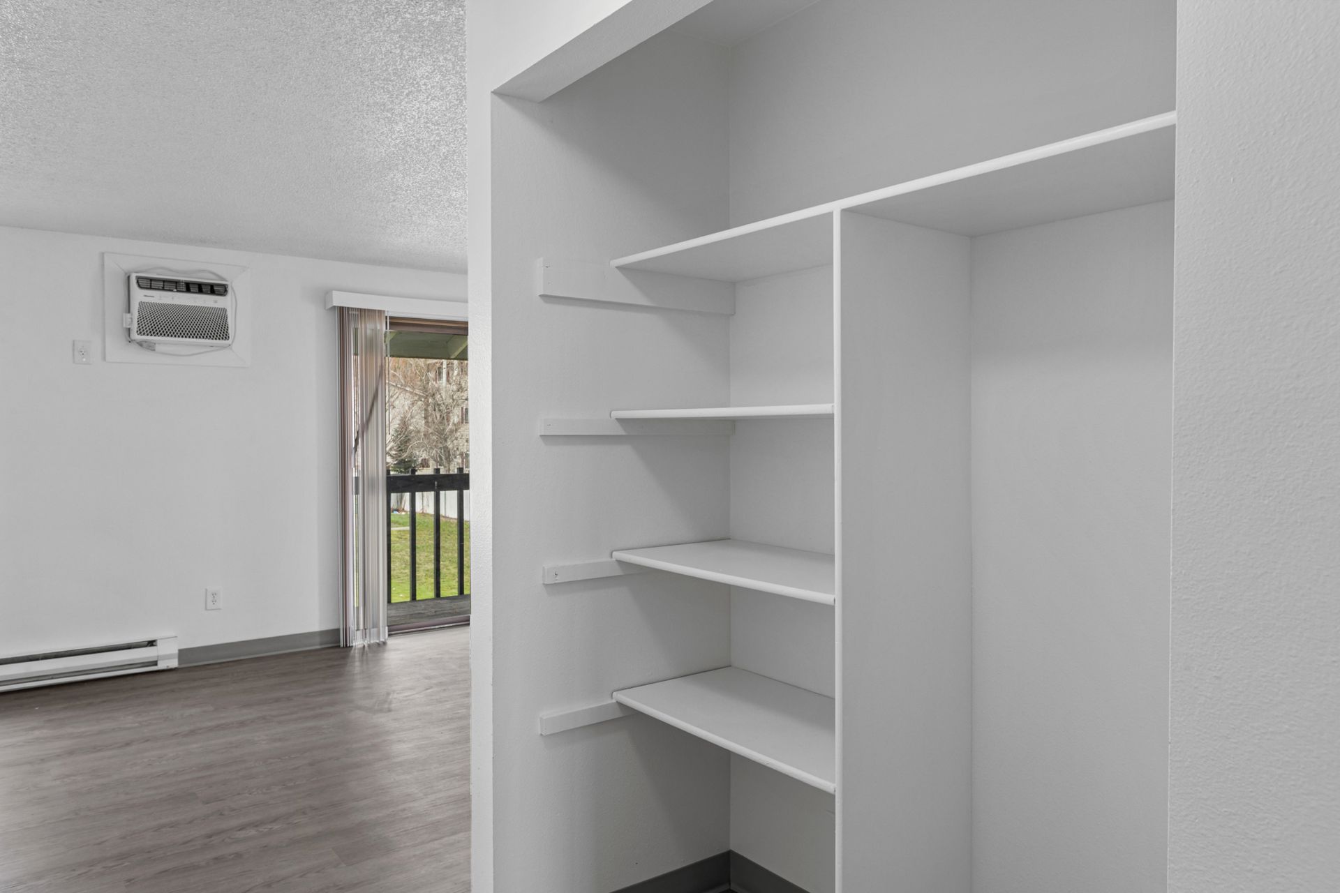 houk 33 bedroom closet