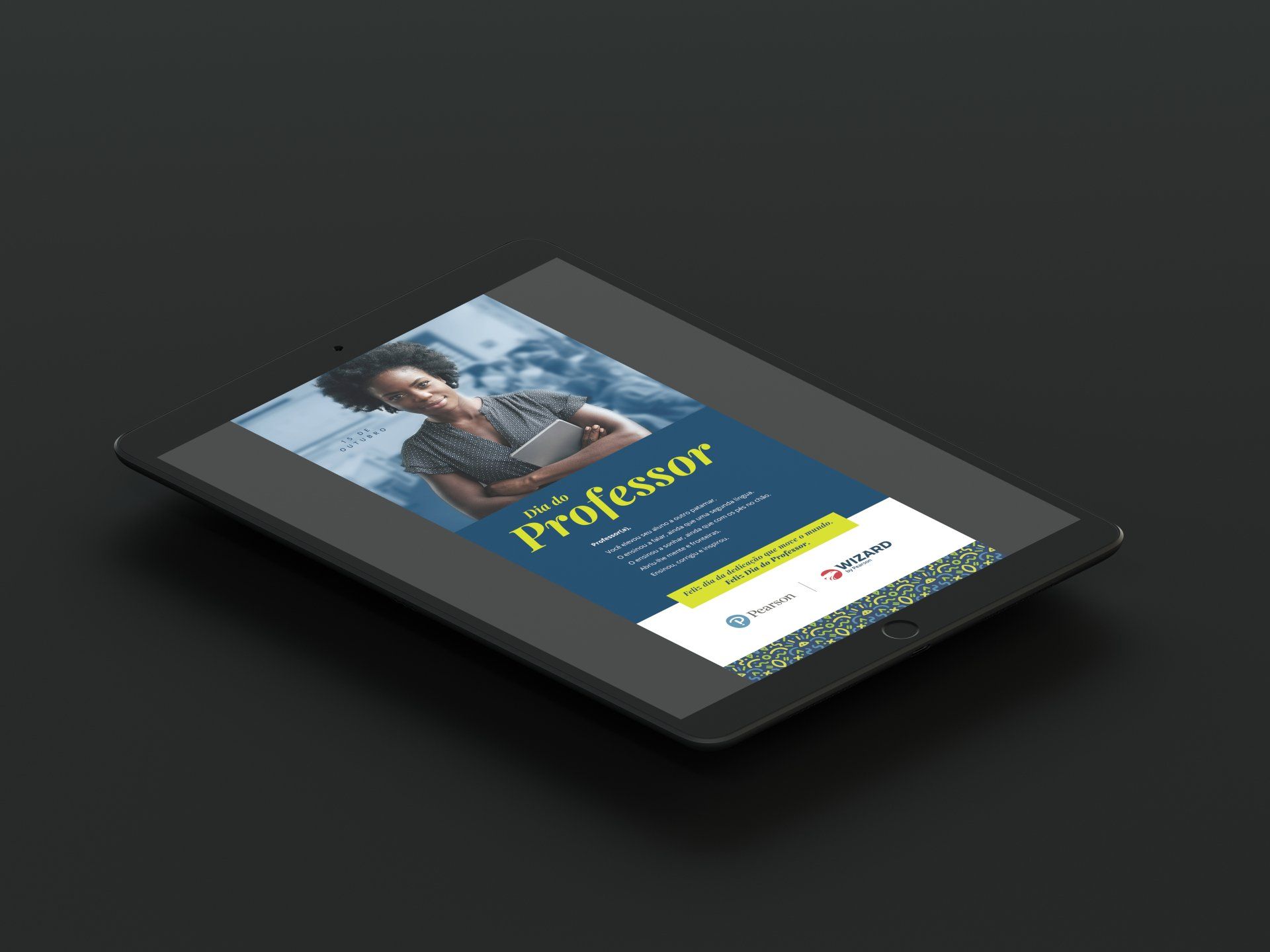 Um tablet com a imagem de um professor na tela.