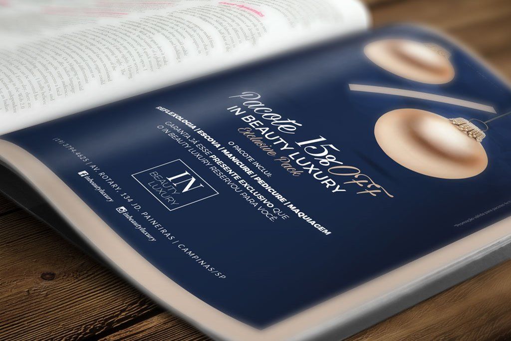 Uma revista está aberta em uma página que diz 'jv' nela