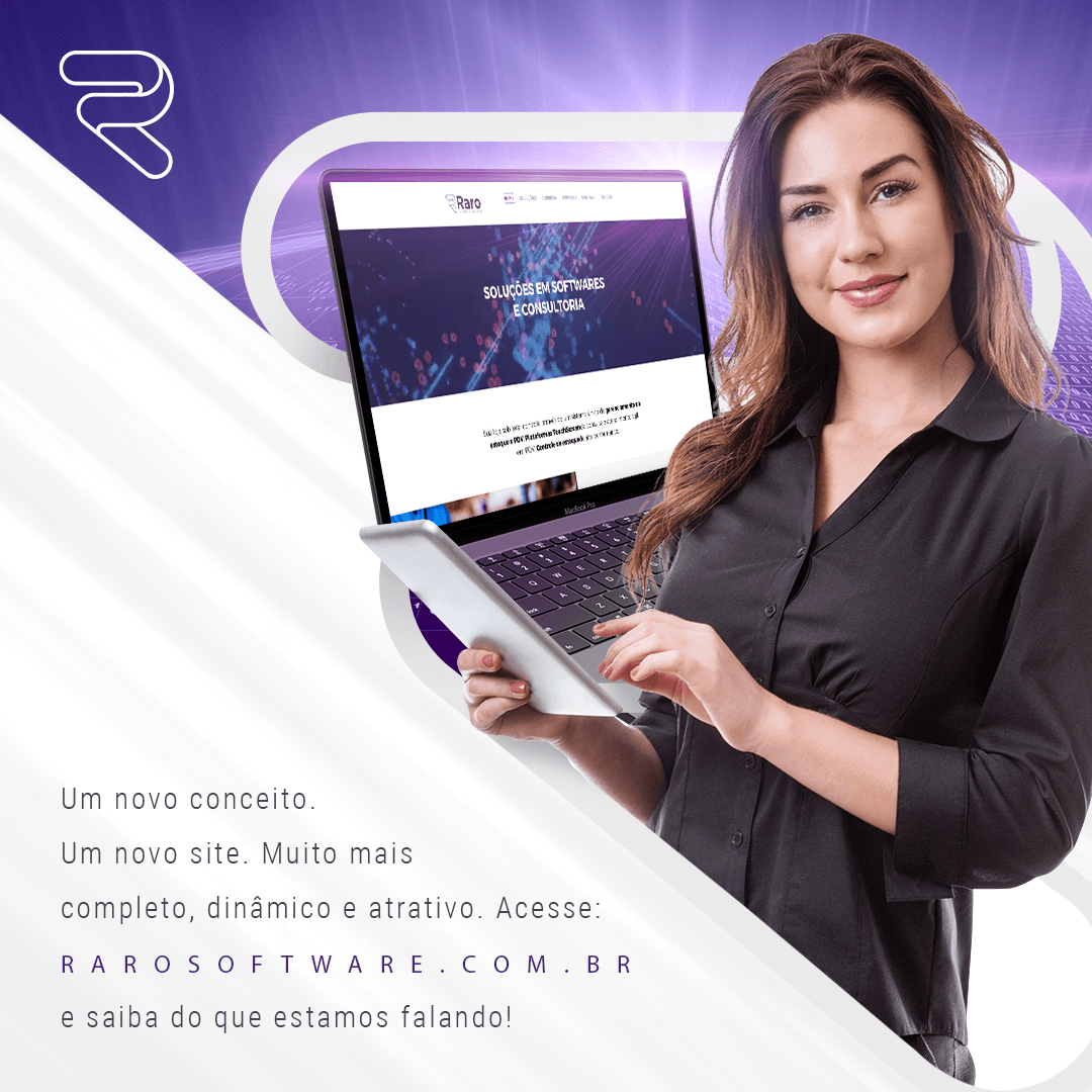 Uma mulher está segurando um laptop e um tablet