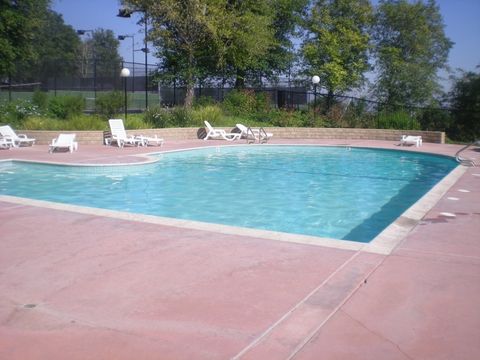 Clean pool