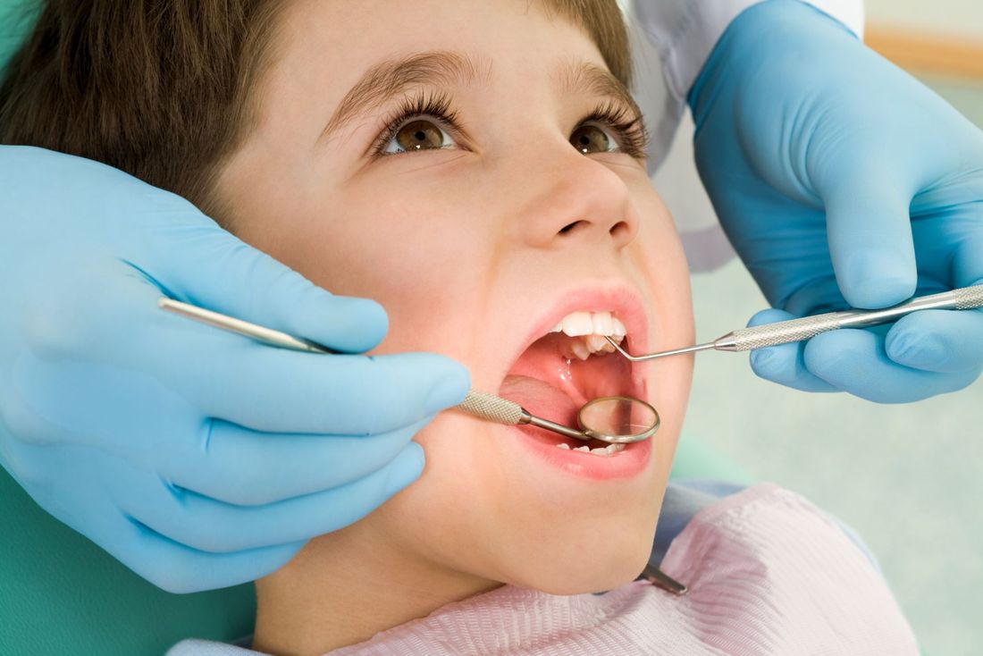 Visita odontoiatrica a bambino