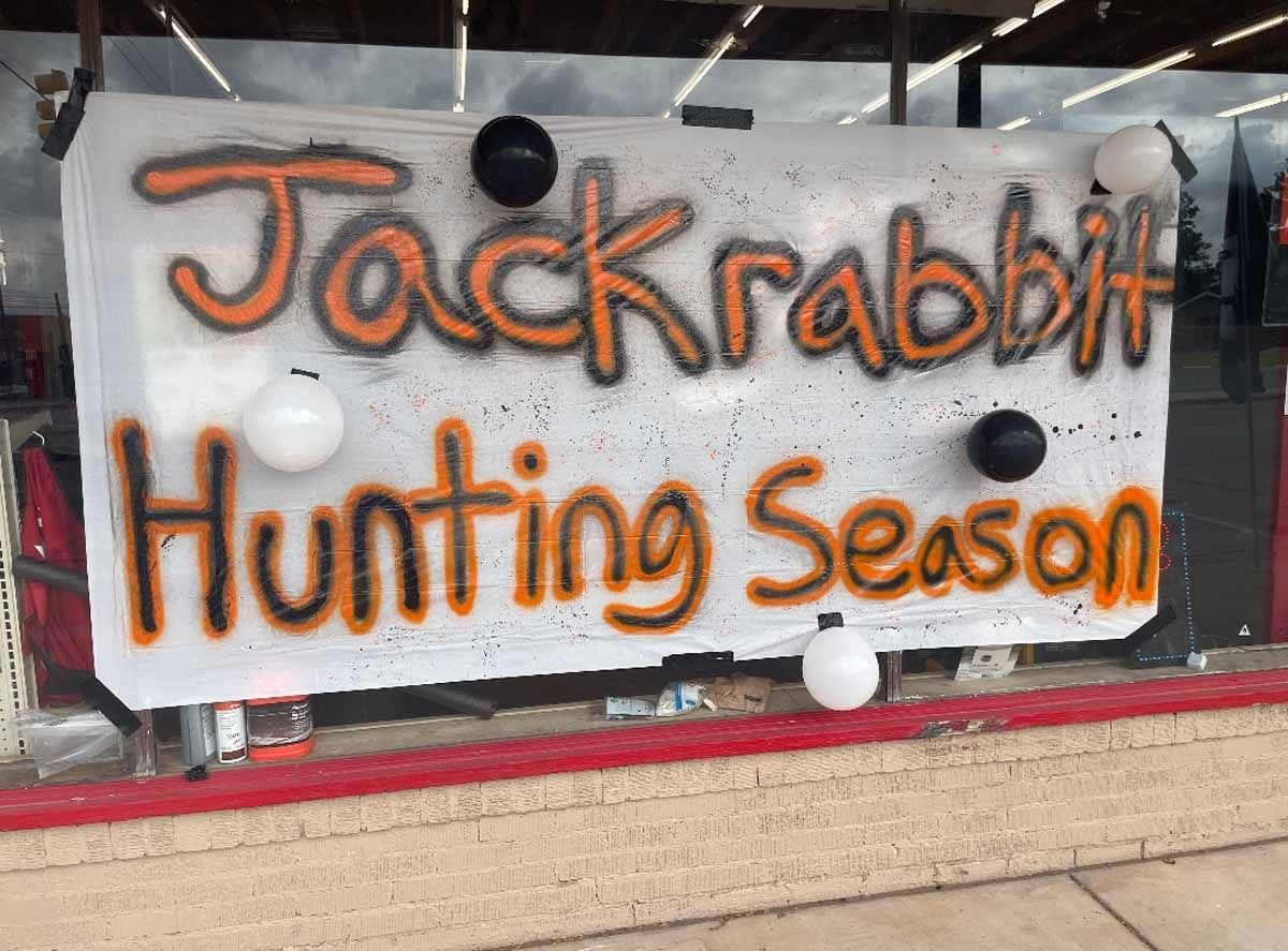 Banner in shop window: 